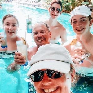 Meet your Posher, Desney